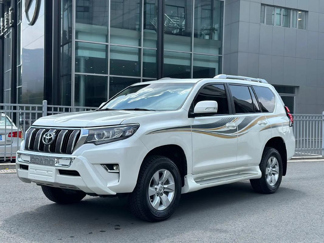 丰田霸道汽车图片大全大图(丰田霸道图片现实照片 新款)