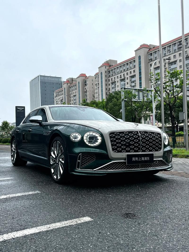 适合女孩子开的宾利款车,女人开宾利哪种车型